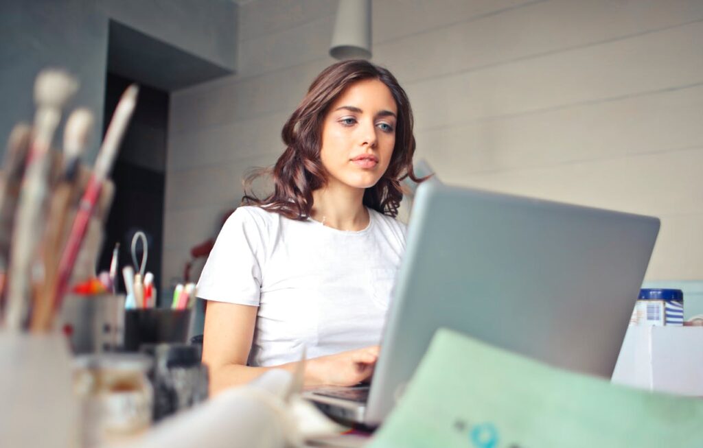 Designing Your aSuccess Strategies for Thriving in the Competitive Creative Field-01