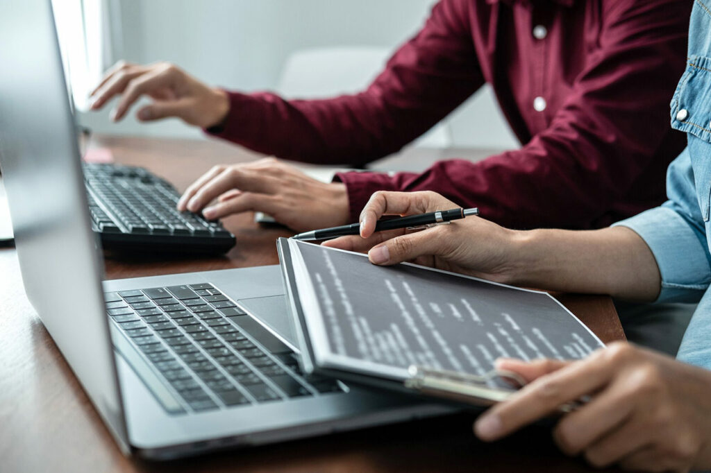 How-to-Use-High-End-Software-Solutions-in-Your-Business-A-Guide-01