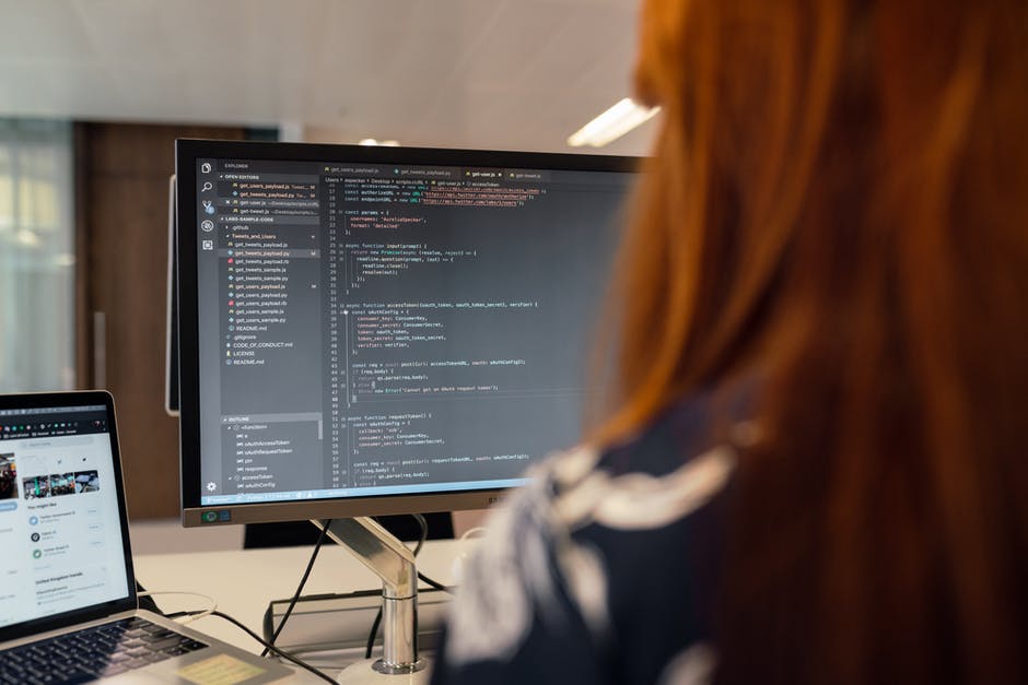 How-to-Use-High-End-Software-Solutions-in-Your-Business-A-Guide-02