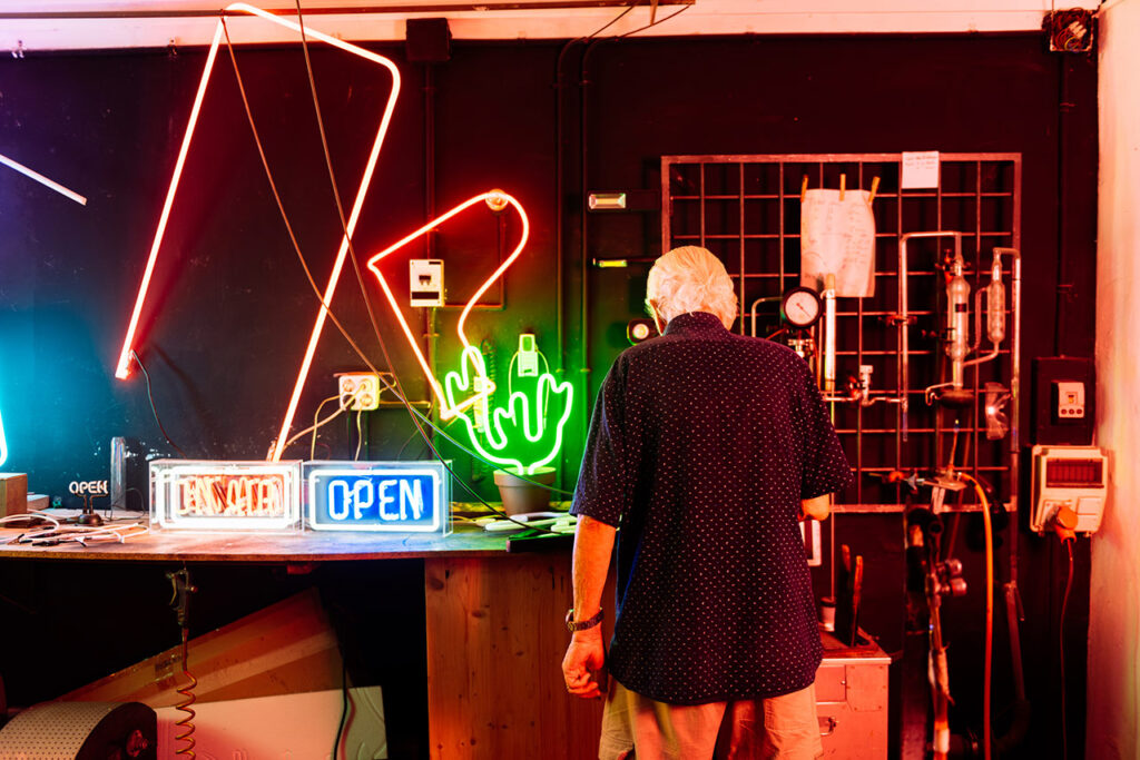 Yellowpop-Neon-Signs-01